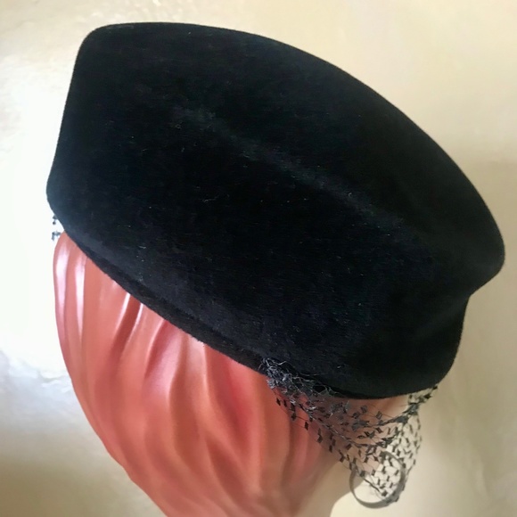 GLAMOROUS 1950s\' BLACK VELVET FELT VINTAGE HAT WITH JEWEL TRIM AND VEIL main image 4